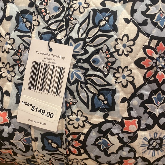 Vera Bradley Duffle Lisbon Medallion - Picture 2 of 2